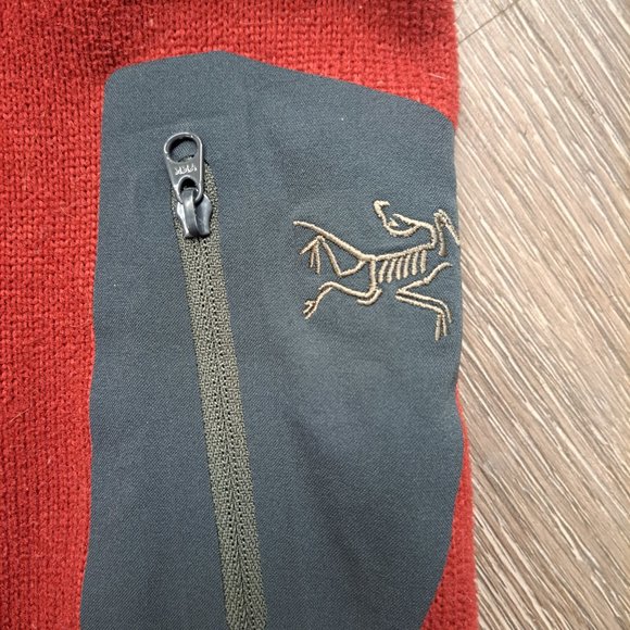 SOLD-Women's Arcteryx Covert Hoody - Picture 3 of 4